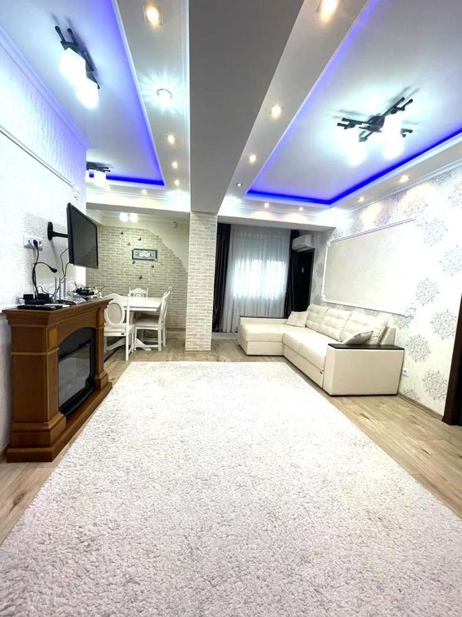 Large Apartment !!!Ciuflea Str. キシナウ エクステリア 写真